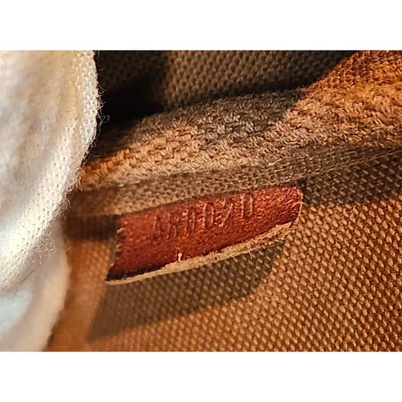Louis Vuitton Pochette Accessoires Monogram Canvas Shoulder Bag Vintage LV - Picture 14 of 15